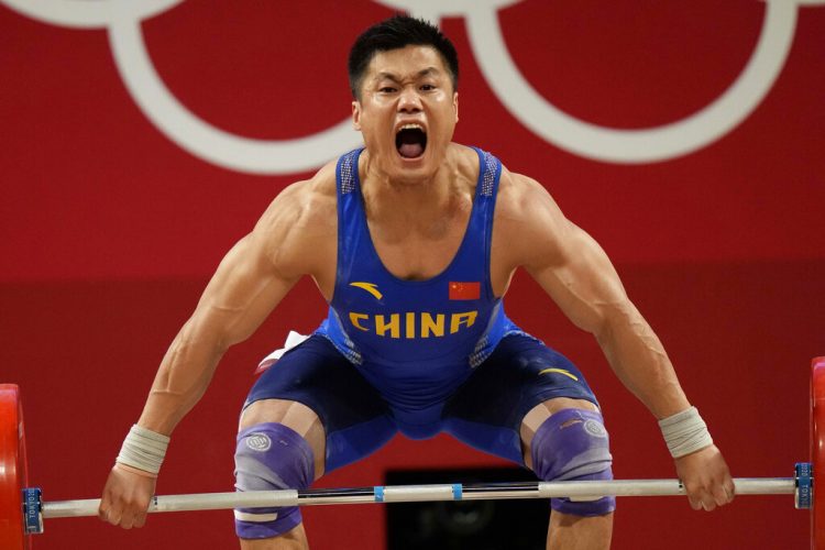 Lyu Xiaojun becomes oldest Olympic weightlifting champ at 37